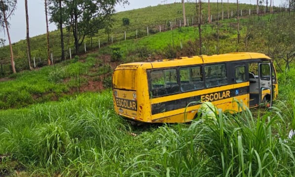 Bias Fortes decreta luto por acidente com ônibus escolar na BR-267