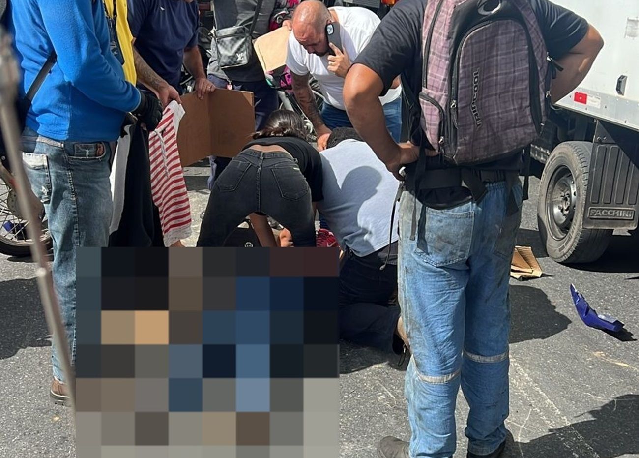 Mulher que morreu em acidente com caminhão em BH estava em moto de aplicativo