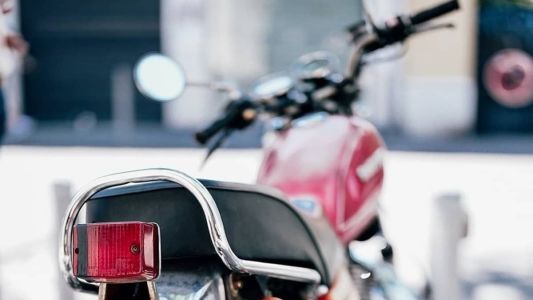 Acidente provocou fraturas e outros ferimentos no motociclista