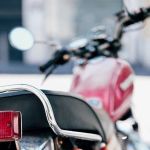 Tutores de cachorro que causou acidente terão que indenizar motociclista que quebrou as pernas