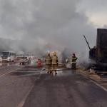 Caminhão baú incendiado na BR-040 deixa trânsito lento em Congonhas nesta segunda-feira