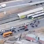 Vídeo: motociclista sem CNH fica ferido após batida em Mobi na região da Pampulha