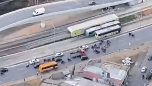 Acidente trava o trânsito na Pedro I
