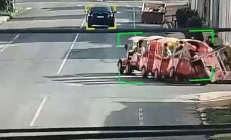 Vídeo: trenzinho da alegria tomba e deixa quatro feridos em MG; condutor não era habilitado