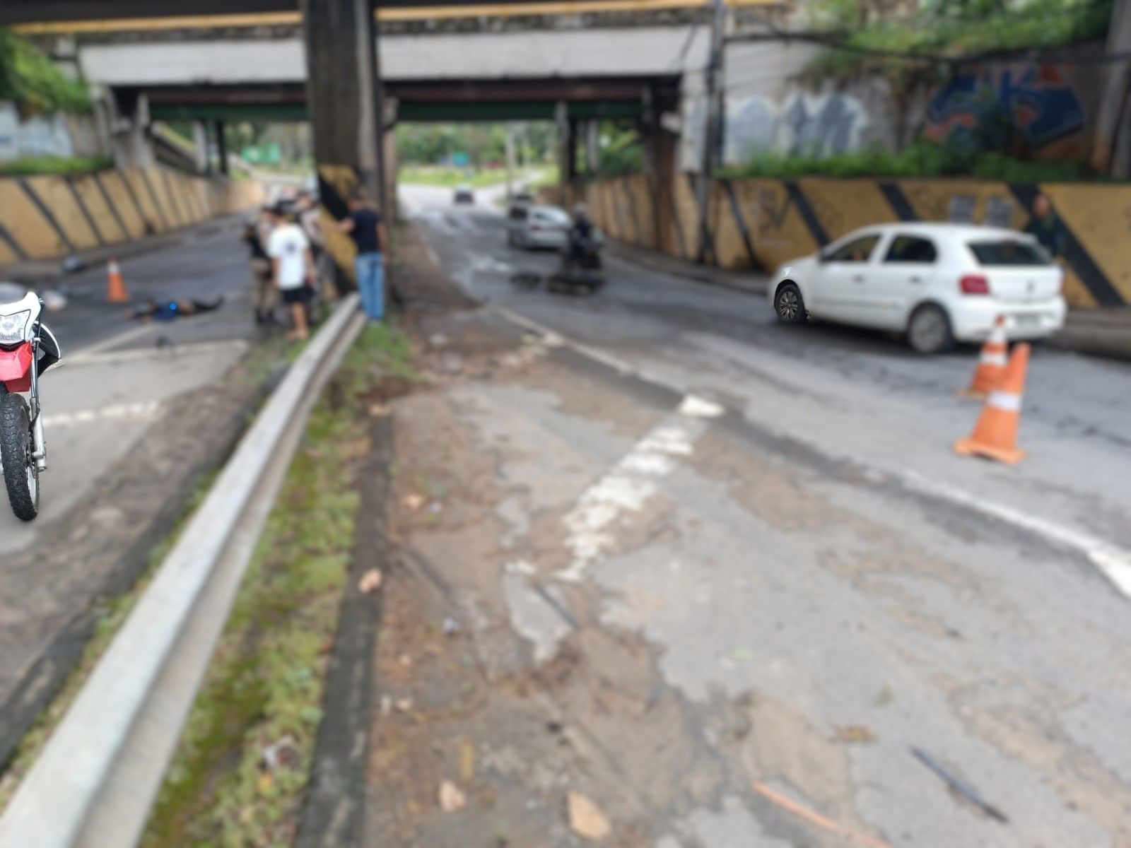 Suspeito de roubo em Caratinga sofre grave acidente de moto em Ipatinga