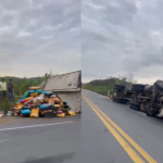 Caminhão tomba na BR-381, em João Monlevade (MG), e interdita trânsito na rodovia