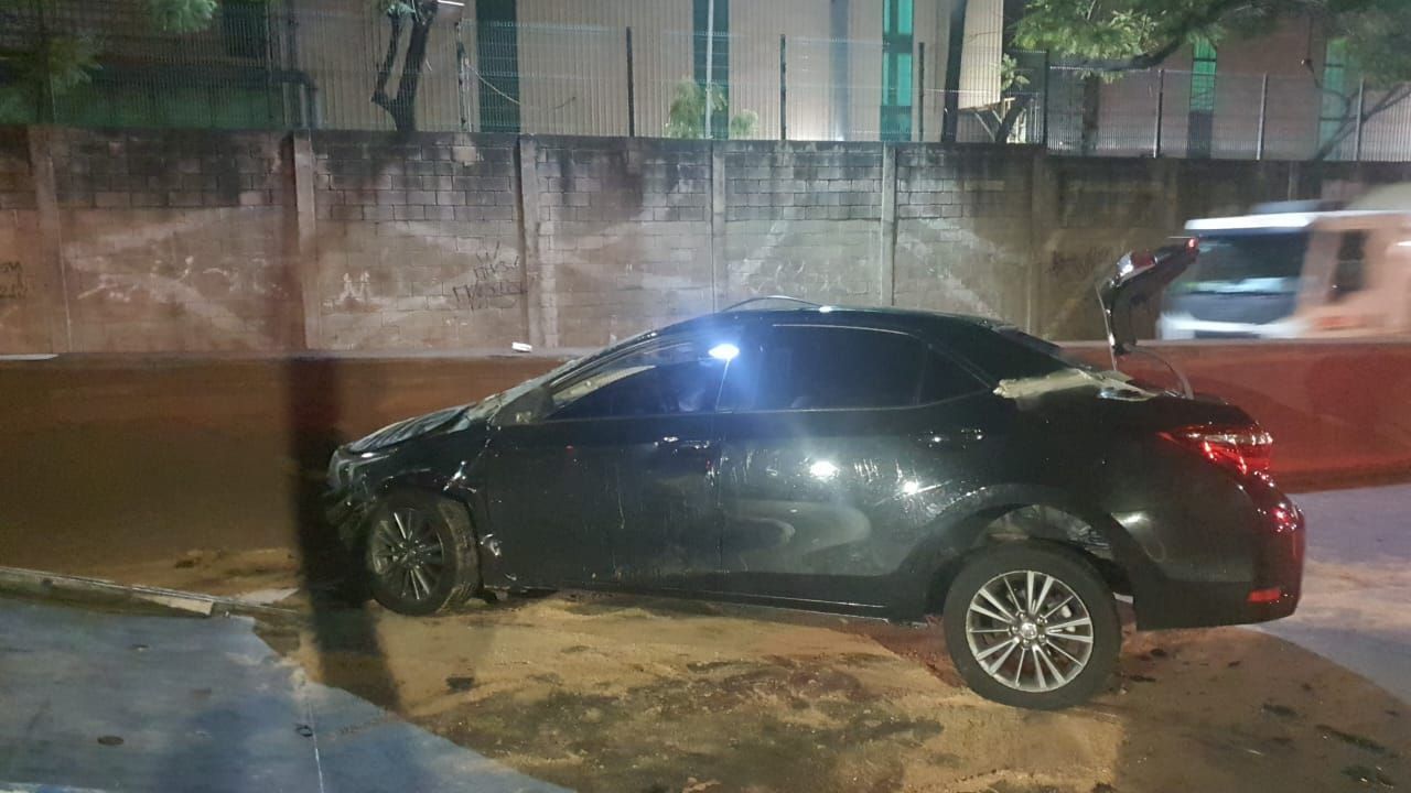 Perseguição policial termina com acidente e homem foragido da Justiça preso em Contagem (MG)