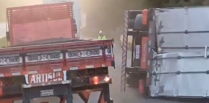 Acidente na Fernão Dias, no Sul de Minas, gera mais de 10 km de congestionamento