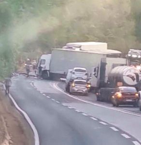 O feriado prolongado de Finados terminou com 29 mortos nas rodovias estaduais e federais de Minas, conforme balanço divulgado nesta terça-feira pelas polícias Militar Rodoviária e Rodoviária Federal.