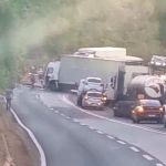 Acidente entre caminhões deixa uma pessoa em estado grave no km 370 da BR-381