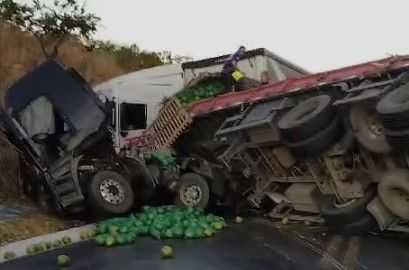 O feriado prolongado de Finados terminou com 29 mortos nas rodovias estaduais e federais de Minas, conforme balanço divulgado nesta terça-feira pelas polícias Militar Rodoviária e Rodoviária Federal.