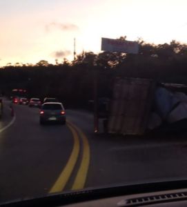 O feriado prolongado de Finados terminou com 29 mortos nas rodovias estaduais e federais de Minas, conforme balanço divulgado nesta terça-feira pelas polícias Militar Rodoviária e Rodoviária Federal.