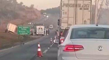 O feriado prolongado de Finados terminou com 29 mortos nas rodovias estaduais e federais de Minas, conforme balanço divulgado nesta terça-feira pelas polícias Militar Rodoviária e Rodoviária Federal.