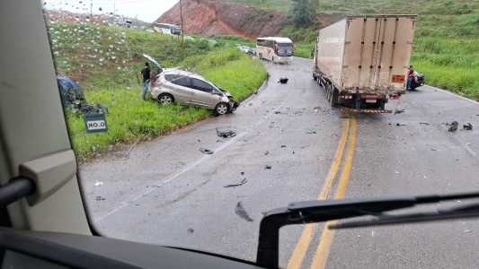 O feriado prolongado de Finados terminou com 29 mortos nas rodovias estaduais e federais de Minas, conforme balanço divulgado nesta terça-feira pelas polícias Militar Rodoviária e Rodoviária Federal.