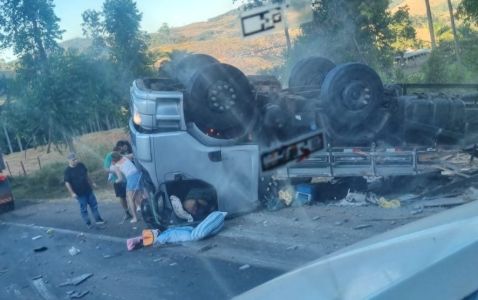 O feriado prolongado de Finados terminou com 29 mortos nas rodovias estaduais e federais de Minas, conforme balanço divulgado nesta terça-feira pelas polícias Militar Rodoviária e Rodoviária Federal.