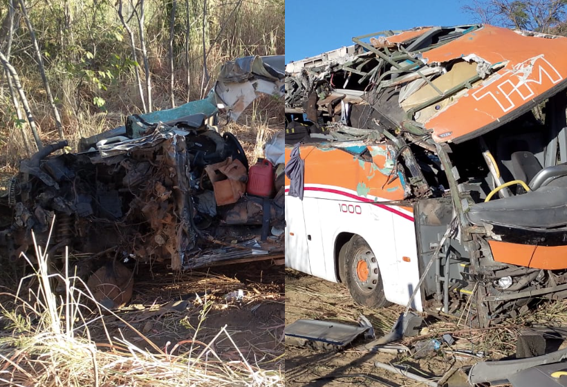 Acidente com ônibus de viagem e caminhonete deixa ferido na MGC-122, no Norte de Minas