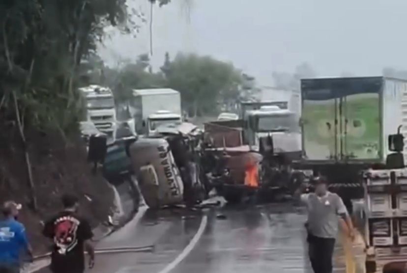 Acidente na BR-381 causa 10 quilômetros de congestionamento em São Gonçalo do Rio Abaixo