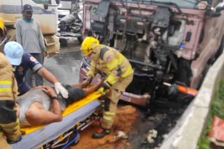 O feriado prolongado de Finados terminou com 29 mortos nas rodovias estaduais e federais de Minas, conforme balanço divulgado nesta terça-feira pelas polícias Militar Rodoviária e Rodoviária Federal.