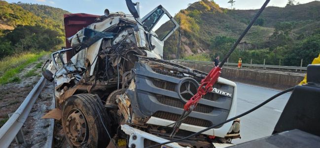 O feriado prolongado de Finados terminou com 29 mortos nas rodovias estaduais e federais de Minas, conforme balanço divulgado nesta terça-feira pelas polícias Militar Rodoviária e Rodoviária Federal.