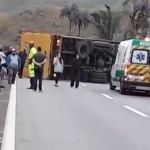 Vídeo: tombamento de carreta na Fernão Dias bloqueia a rodovia na Grande BH