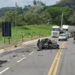 Acidente entre carreta e carro deixa uma pessoa morta na BR-381, na Região Central