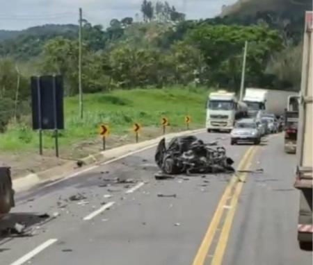 O feriado prolongado de Finados terminou com 29 mortos nas rodovias estaduais e federais de Minas, conforme balanço divulgado nesta terça-feira pelas polícias Militar Rodoviária e Rodoviária Federal.