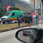 Bombeiros atendem jovem na av. Nossa Senhora do Carmo, em BH, e trânsito fica complicado