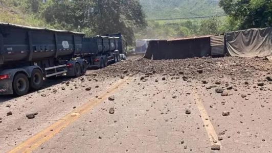 Acidentes com carretas carregadas de minério preocupam moradores de cidades como Congonhas