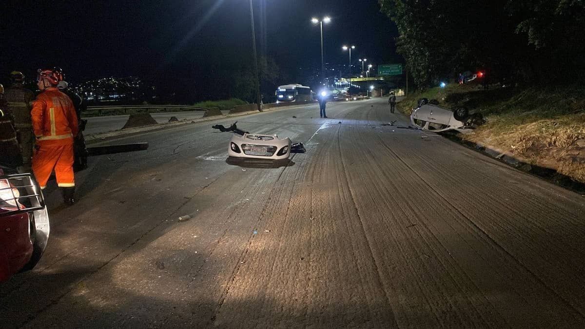 Capotamentos no Anel Rodoviário de BH: motorista do segundo acidente é namorada de vítima do Kwid