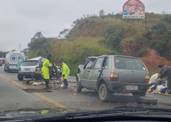 Acidentes na BR-040 deixam o trânsito complicado em diversos pontos em MG; veja onde