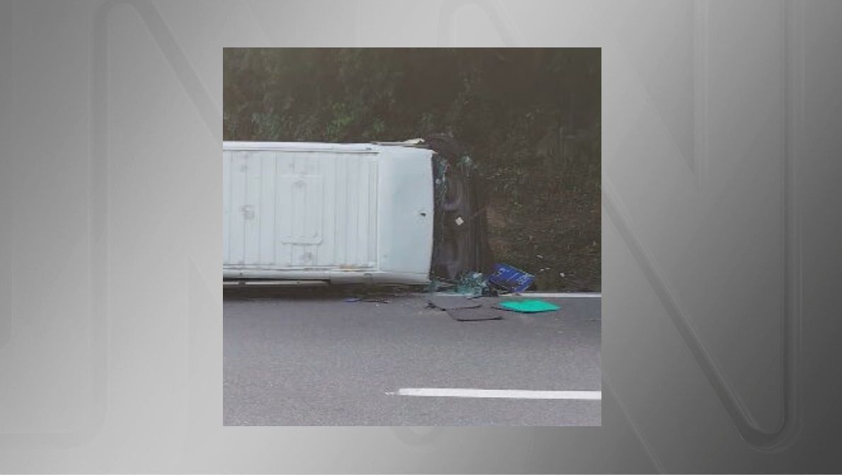 Van tomba na rodovia Anchieta, em São Paulo, e deixa 11 feridos; quatro estão em estado grave
