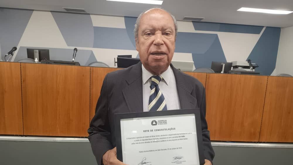 Acir Antão, apresentador da Itatiaia, recebe homenagem na Assembleia de Minas