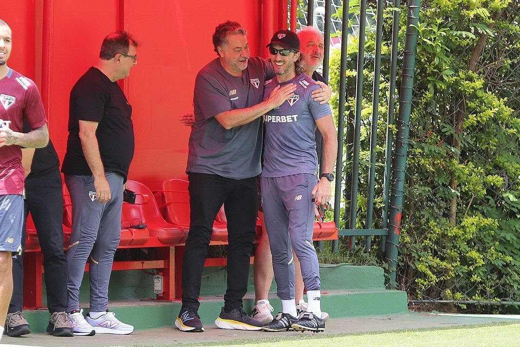 Diretoria do São Paulo faz movimentos para blindar trabalho de Zubeldía