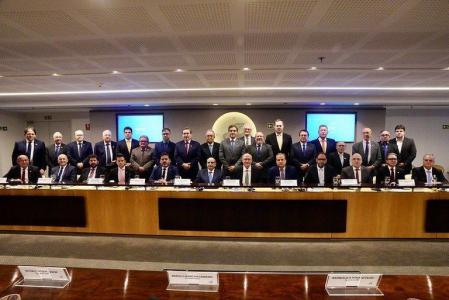 participantes da assinatura de acordo entre governo federal e confederação nacional do comércio