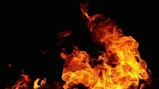 Acredita-se que cerca de 90 pessoas estavam no prédio quando o fogo começou