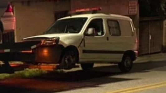 Militares do 35º batalhão receberam uma denúncia de que uma ambulância estava fazendo zigue-zague na pista, praticando direção perigosa