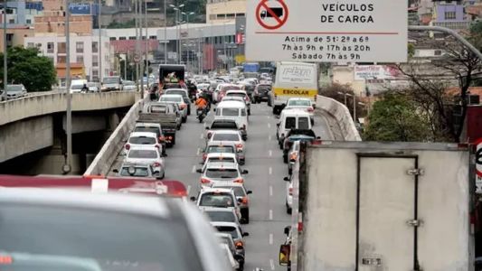 Proprietários de carros com placas de final 1 e 2 devem pagar o imposto hoje