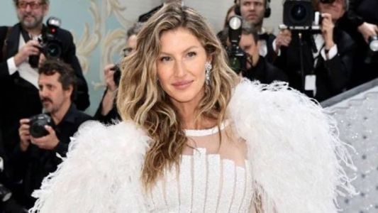 O modelo faz referência ao estilista alemão Karl Lagerfeld, morto em fevereiro de 2019