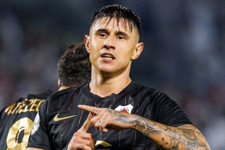 Adam Bareiro comemora gol pela Al-Rayyan, do Catar