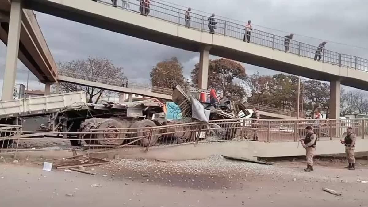 Motorista de carreta morre em acidente na Rodovia Fernão Dias, na Grande BH