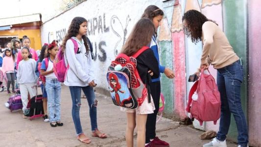 A gestão do prefeito Rogério Cruz adotou a ação para 'garantir segurança da comunidade escolar'