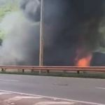 Trânsito na Fernão Dias é liberado mas apresenta lentidão após carreta pegar fogo