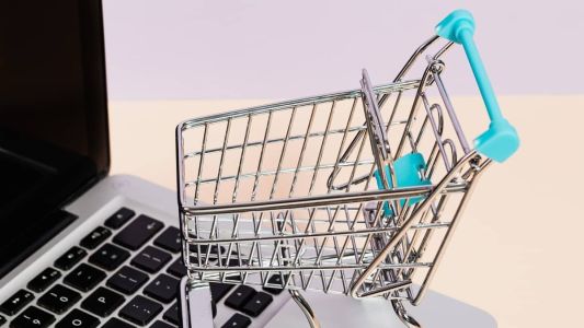 As PMEs faturaram R$ 1,5 bilhão com varejo online, um crescimento de 25% em relação a 2022