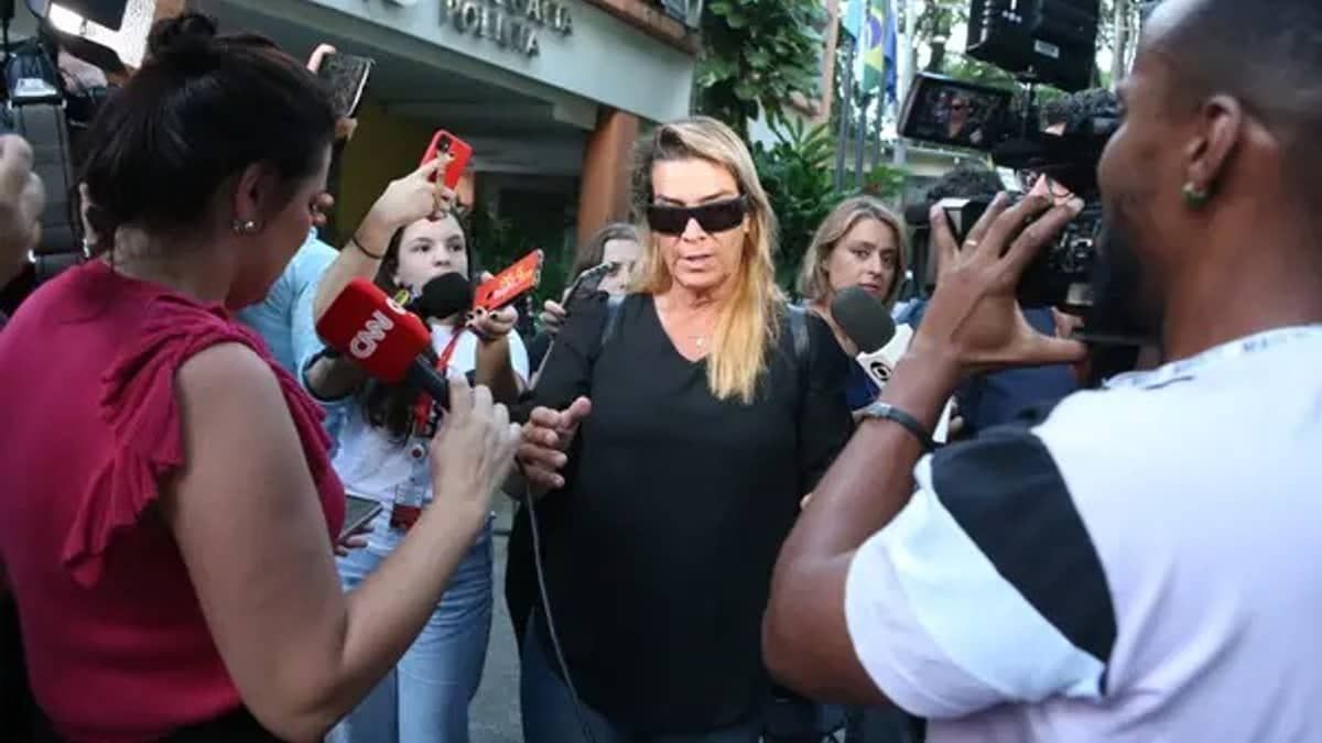 Ex-jogadora de vôlei é indiciada após agredir entregadores com coleira no Rio