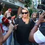 Ex-jogadora de vôlei é indiciada após agredir entregadores com coleira no Rio