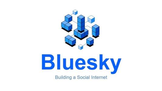 A plataforma utiliza tecnologia blockchain, a mesma utilizada em criptomoedas, para permitir o compartilhamento transparente de informações