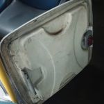 Tampa de saída de emergência de ônibus cai na cabeça de passageiro em BH