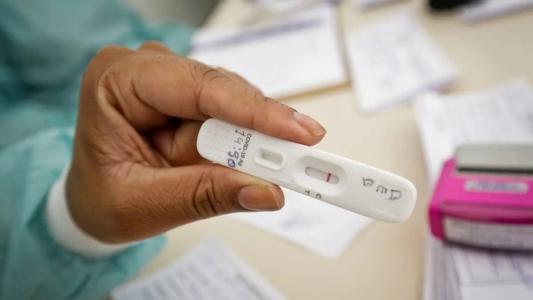 Até o momento a Anvisa liberava somente a realização de testes de Covid-19 e glicemia nas farmácias e consultórios