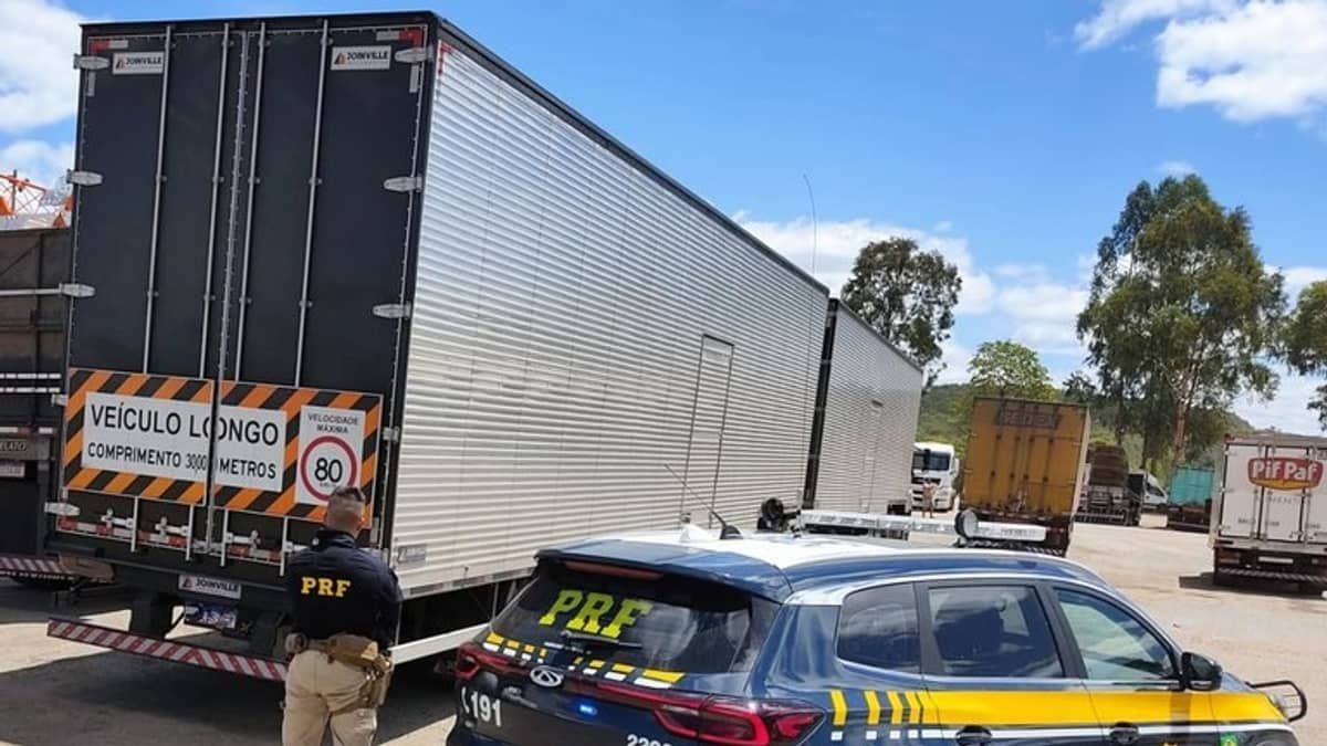 PRF apreende carretas com placas clonadas na BR-251, em Minas