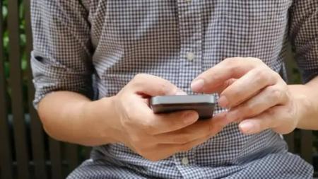 Foram apreendidos três celulares, dois pen-drives, dois HDs, um notebook e um computador
